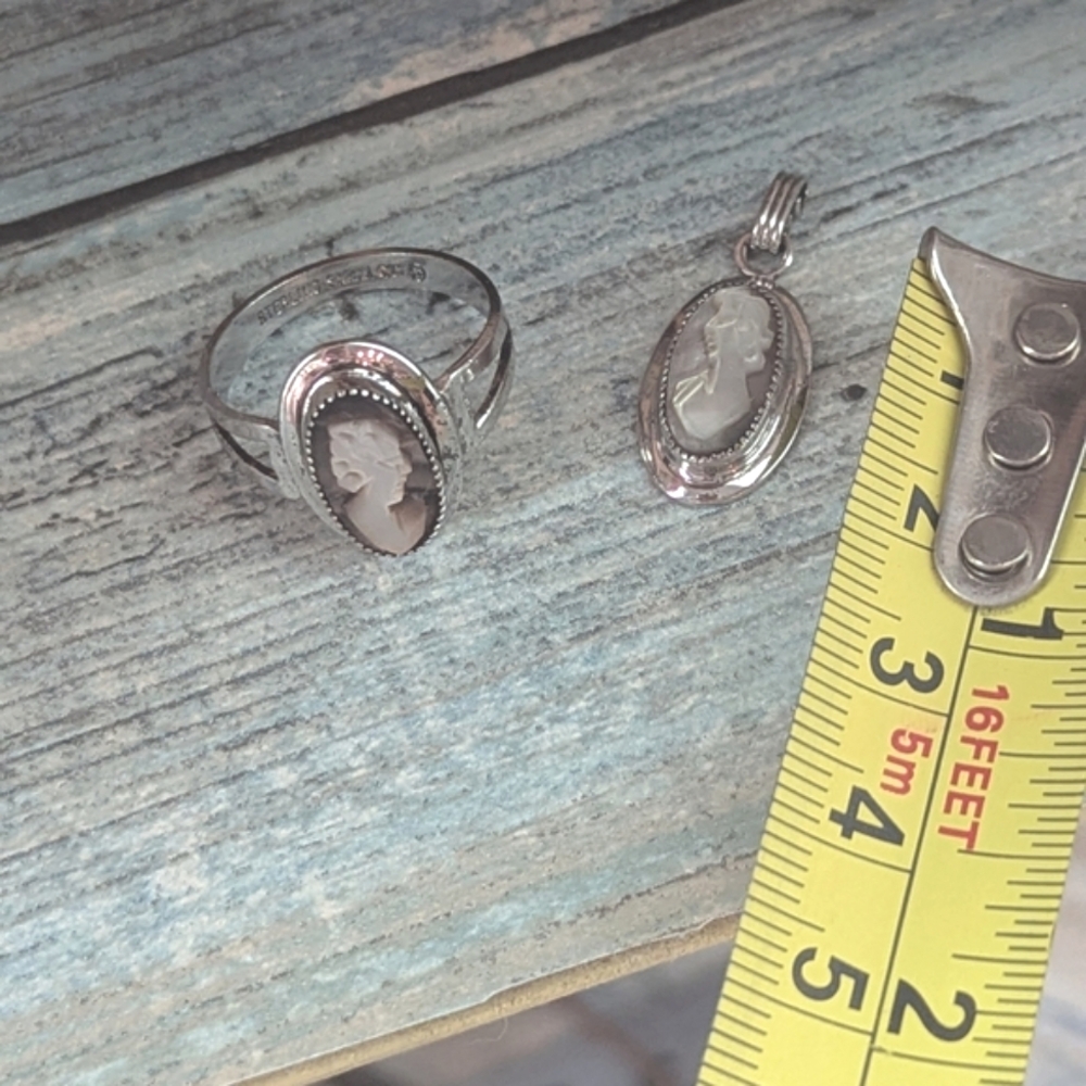 Vintage "Sarah Coventry" Cameo Sterling Marked Ring & Pendant Set - Picture 6 of 7